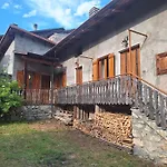 アパート La Casa Del Gigante Frassino *